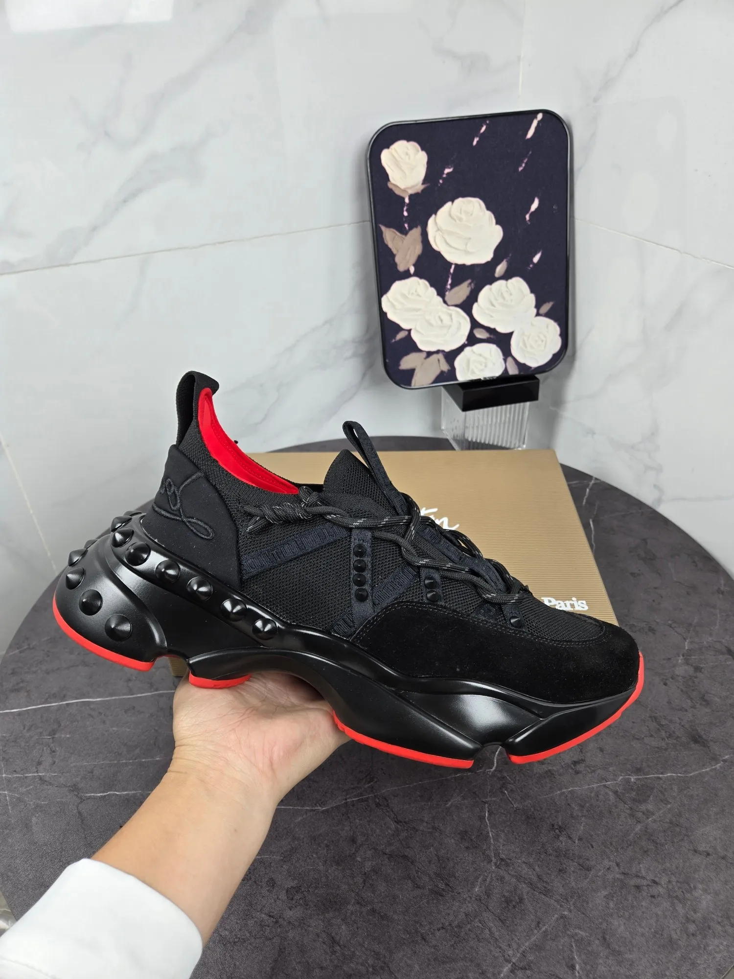 Men's shoes 💰700 Fashionable brand Chri*stian loubou*tin original single item New CL red-soled shoes latest series for casual couples, uppers are made of imported Lycra + high-density breathable fly weave, environmentally friendly high-elastic suction mold feet will never delaminate, the outsole is made of super non-slip and wear-resistant PU + vacuuming Two-color combination Size: Female 35-43 Male 38-47 Comes with a handbag, card, shoehorn "full package